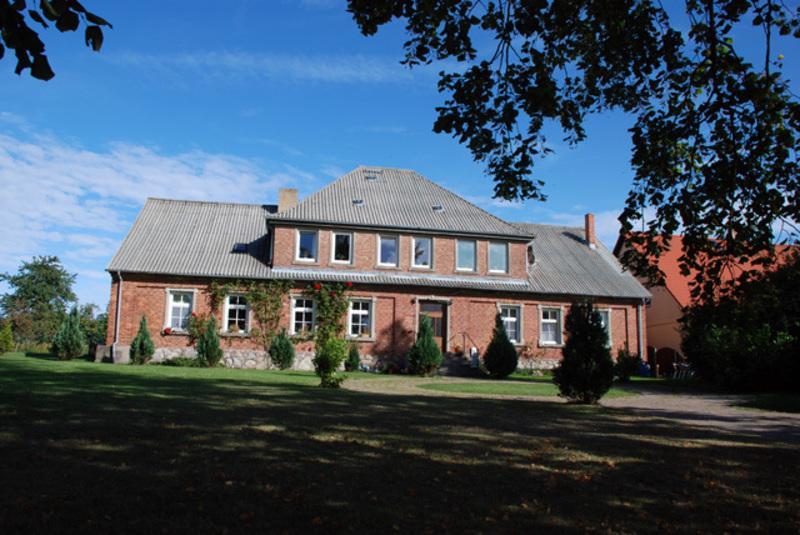 Ferienwohnungen Im Gutshaus Gnies Exterior photo
